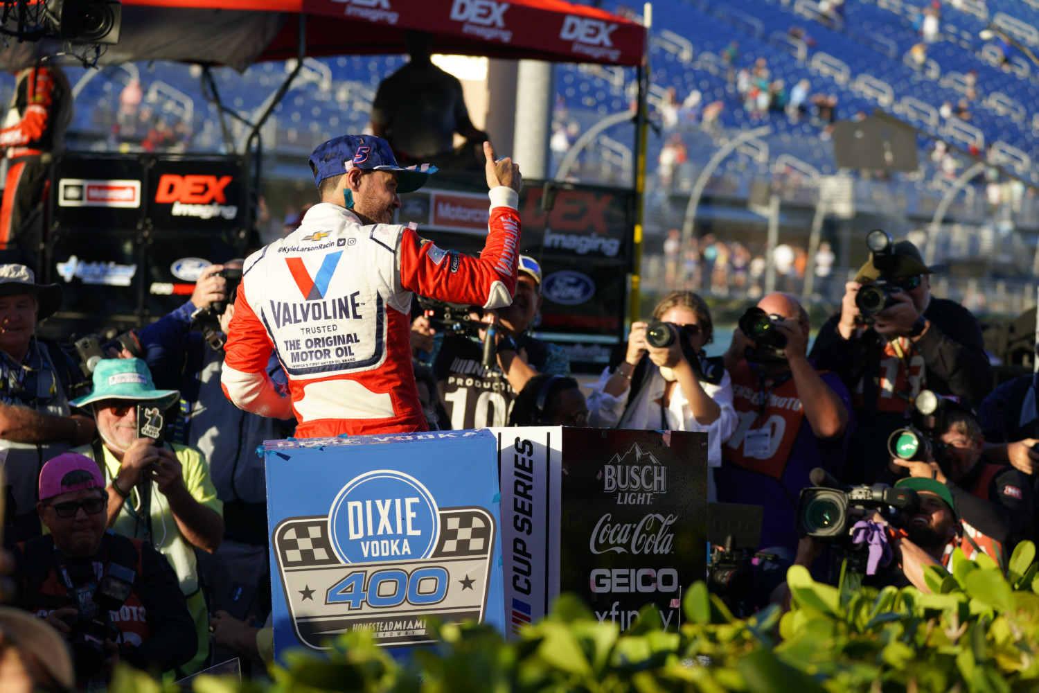 Kyle Larson Plays Playoff Spoiler, Wins At Homestead – Motorsports Tribune